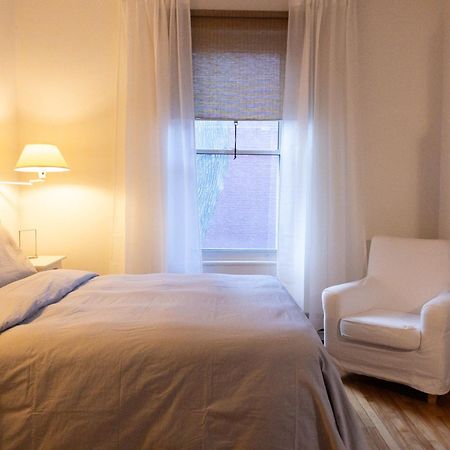 Heart Of Mtr For Memorable Experience 7Minmetro 2 Backyard Fully Equipped Villa Montreal Exterior photo