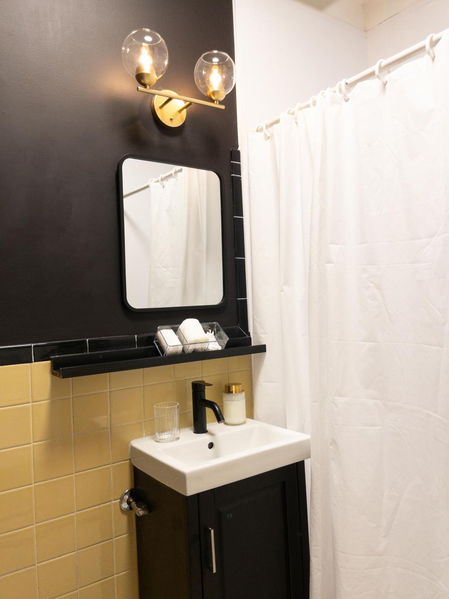 Heart Of Mtr For Memorable Experience 7Minmetro 2 Backyard Fully Equipped Villa Montreal Exterior photo